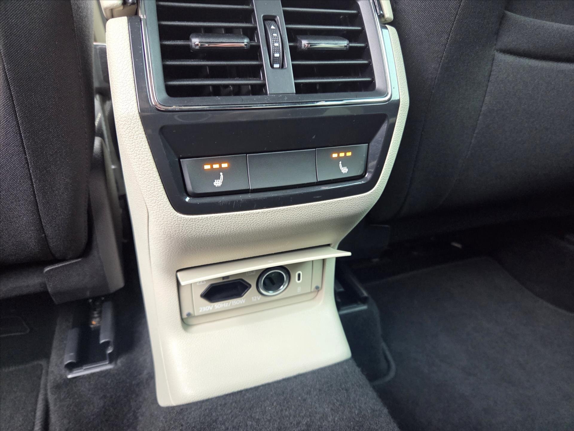 Škoda Karoq SUV 1,5 l 110 kw