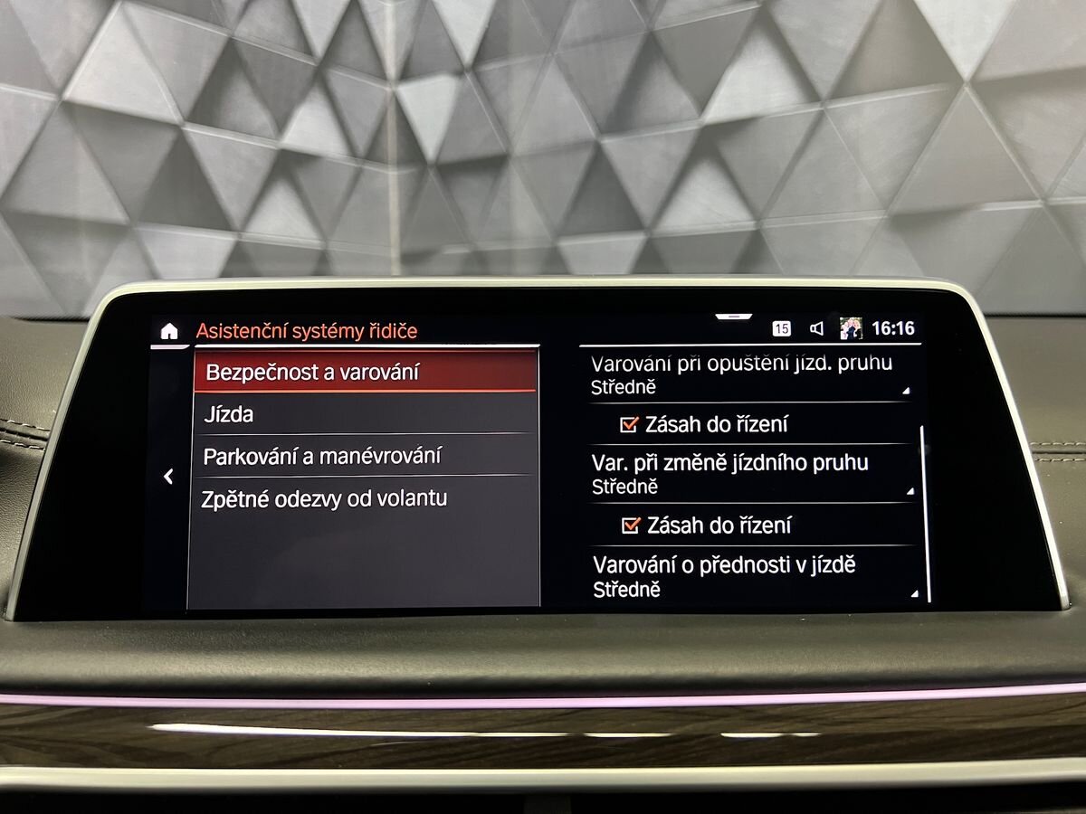 BMW Řada 7 Sedan / Limuzína 3,0 l 250 kw