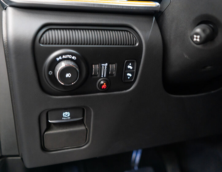 Jeep Grand Wagoneer SUV / Terénní 6,4 l 351 kw