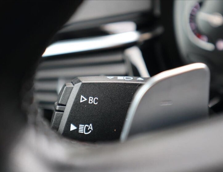 BMW Řada 5 Kombi 3,0 l 195 kw