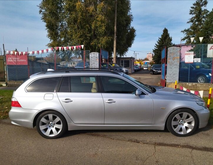 BMW Řada 5 Kombi 3,0 l 145 kw