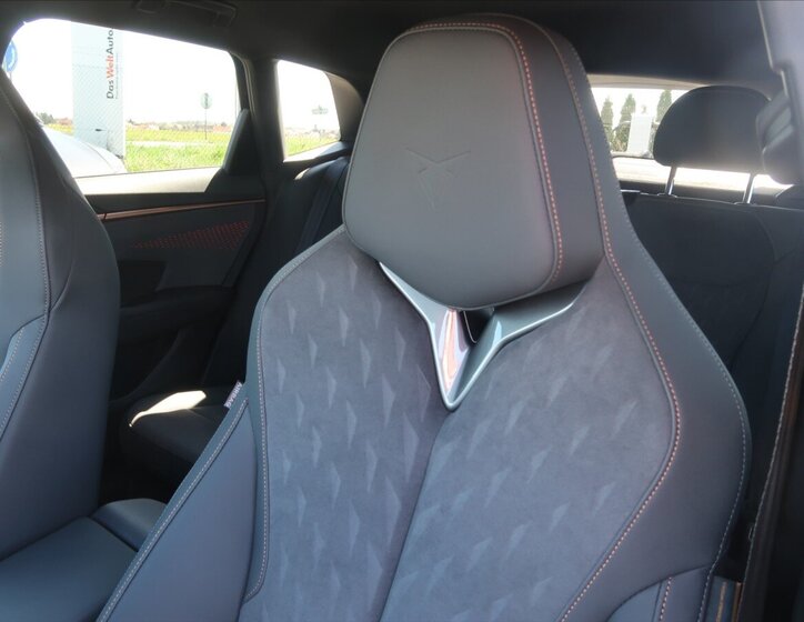 Cupra Terramar SUV / Terénní 2,0 l 195 kw