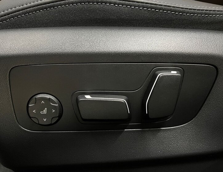 BMW Ostatní Sedan / Limuzína 0,0 290 kw