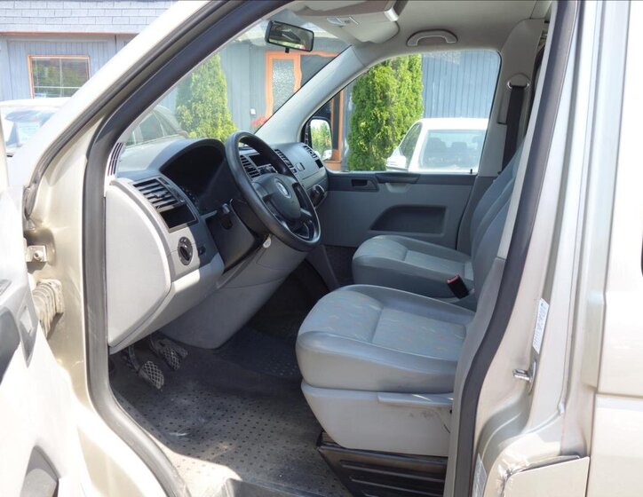 Volkswagen Transporter Kombi 2,5 l 96 kw
