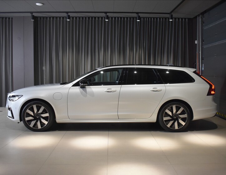 Volvo V90 2