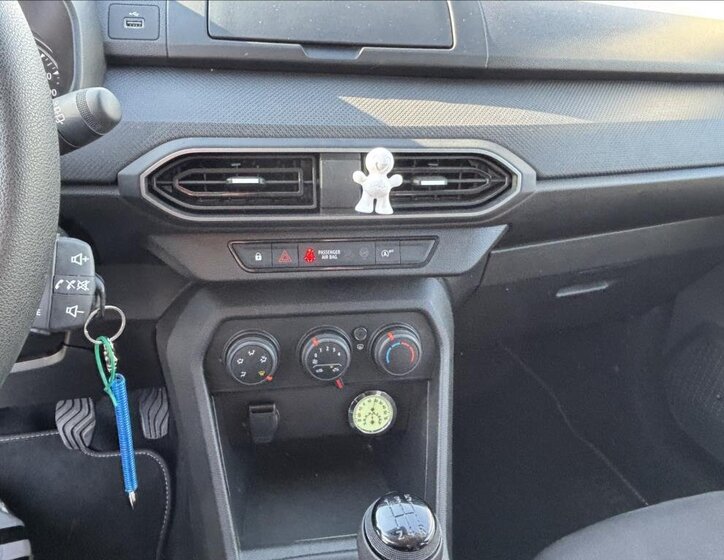 Dacia Sandero Hatchback 999,0 49 kw