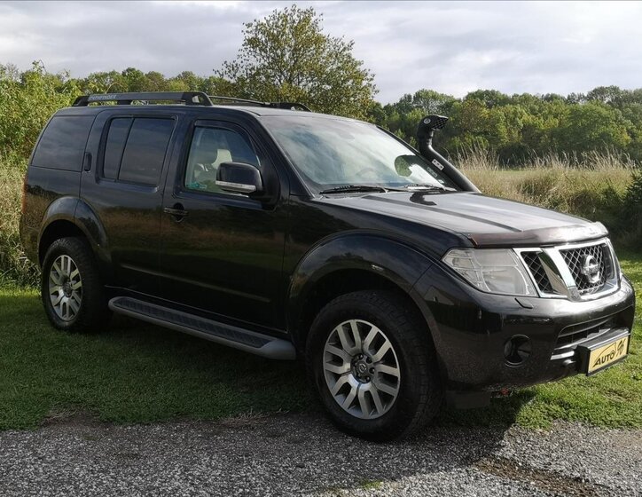 Nissan Pathfinder Kombi 2,5 l 140 kw