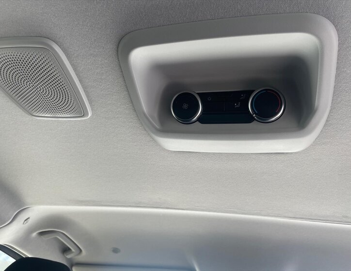 Volkswagen Caravelle 16