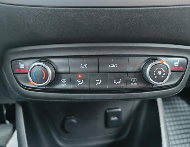 Opel Crossland X SUV 1,2 l 61 kw