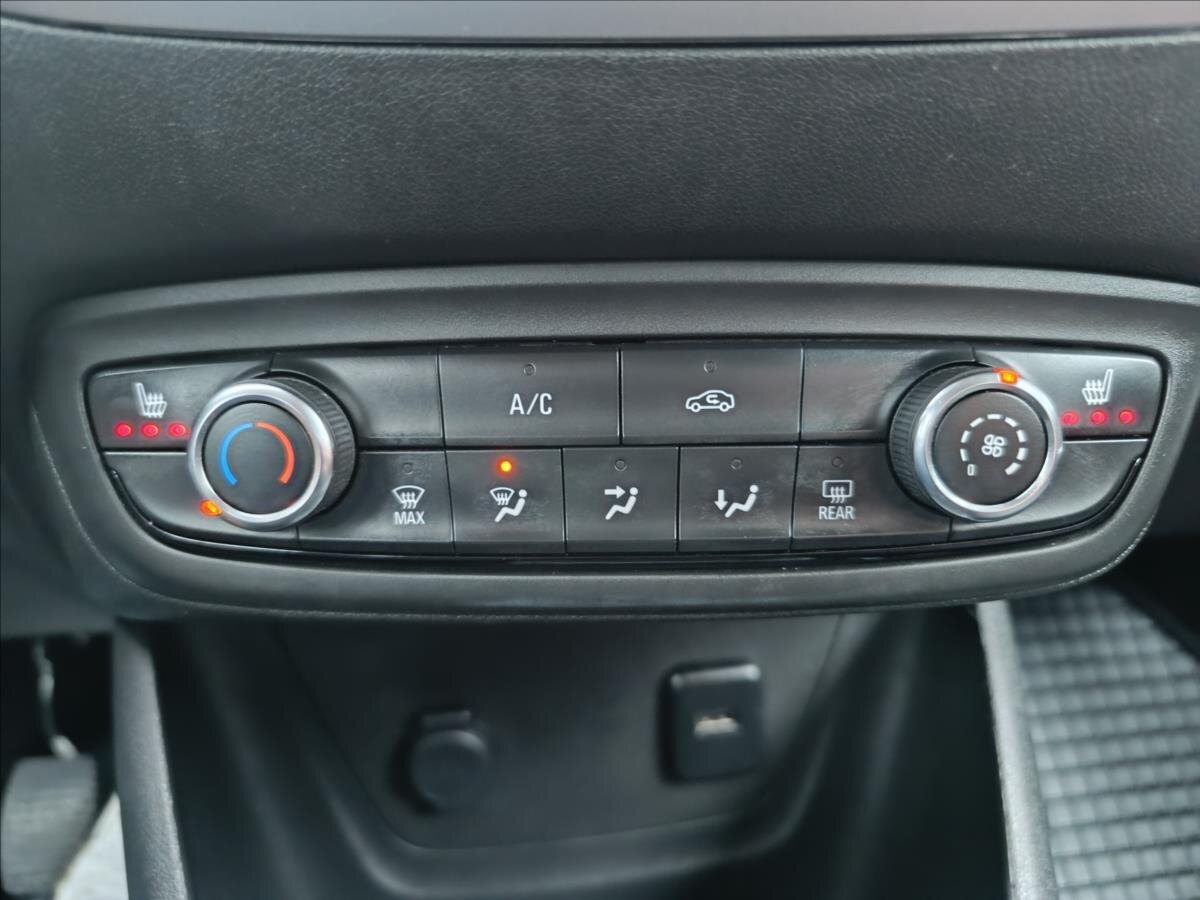 Opel Crossland X SUV 1,2 l 61 kw