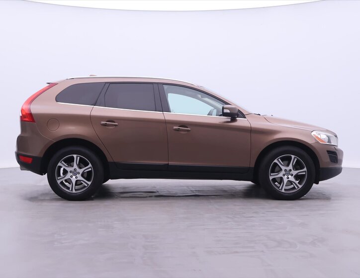Volvo XC60 SUV / Terénní 2,4 l 120 kw