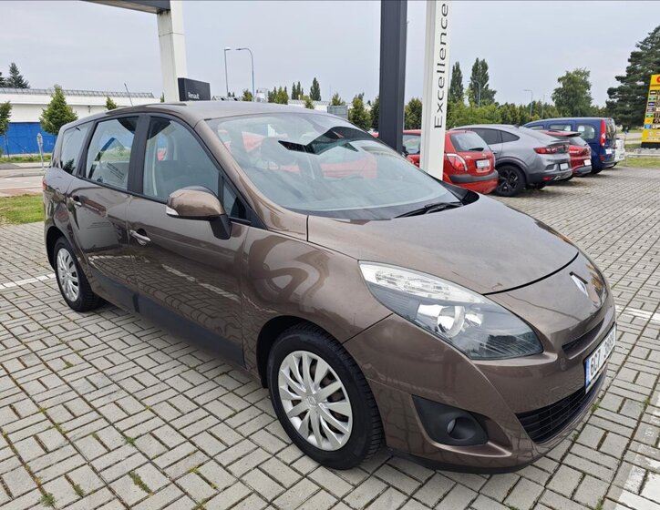 Renault Grand Scénic 8