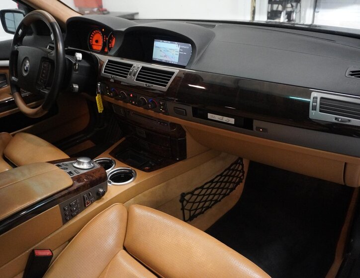 BMW Řada 7 Sedan 6,0 l 327 kw