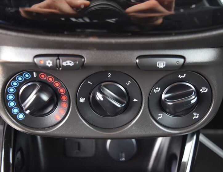 Opel Adam Hatchback 999,0 66 kw