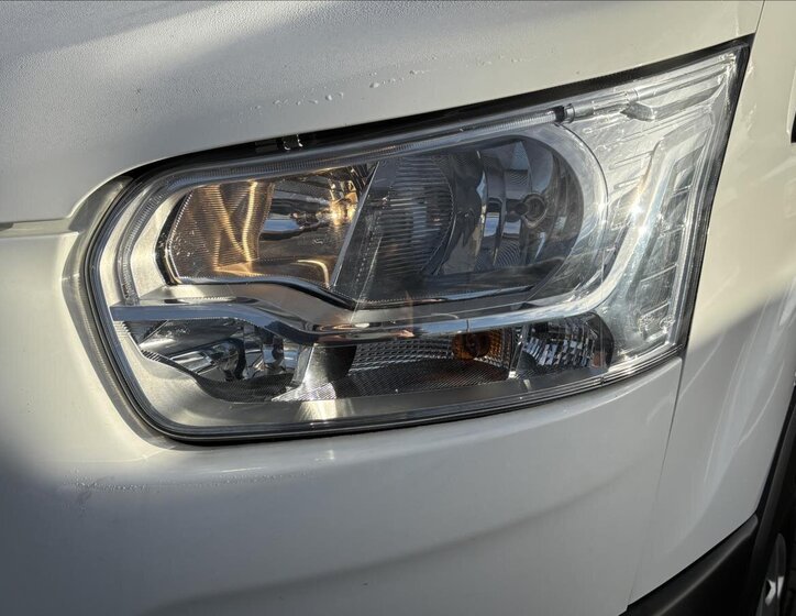 Ford Transit 9