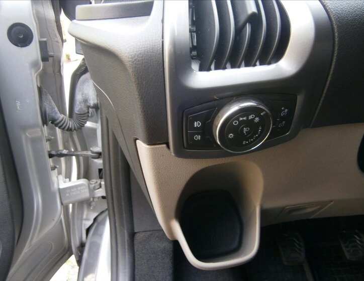 Ford Tourneo Custom 17