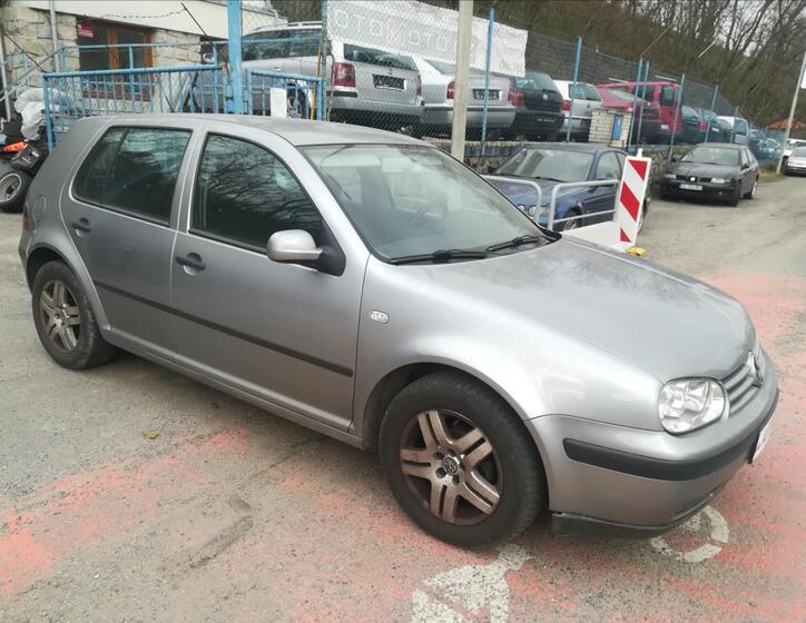 Volkswagen Golf 16