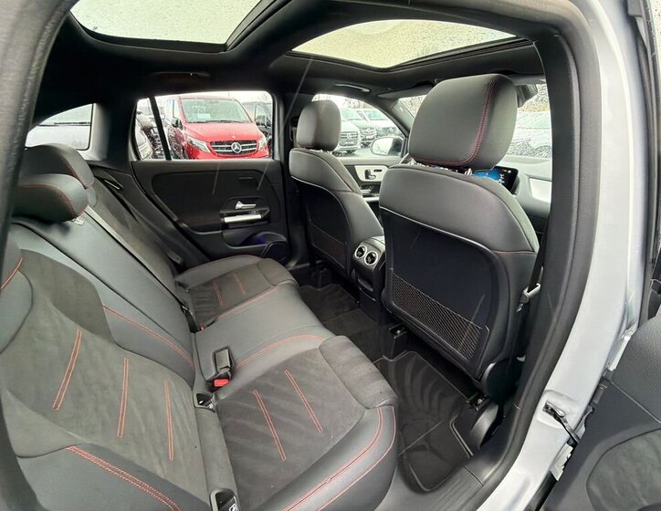 Mercedes-Benz GLA SUV / Terénní 1,3 l 160 kw