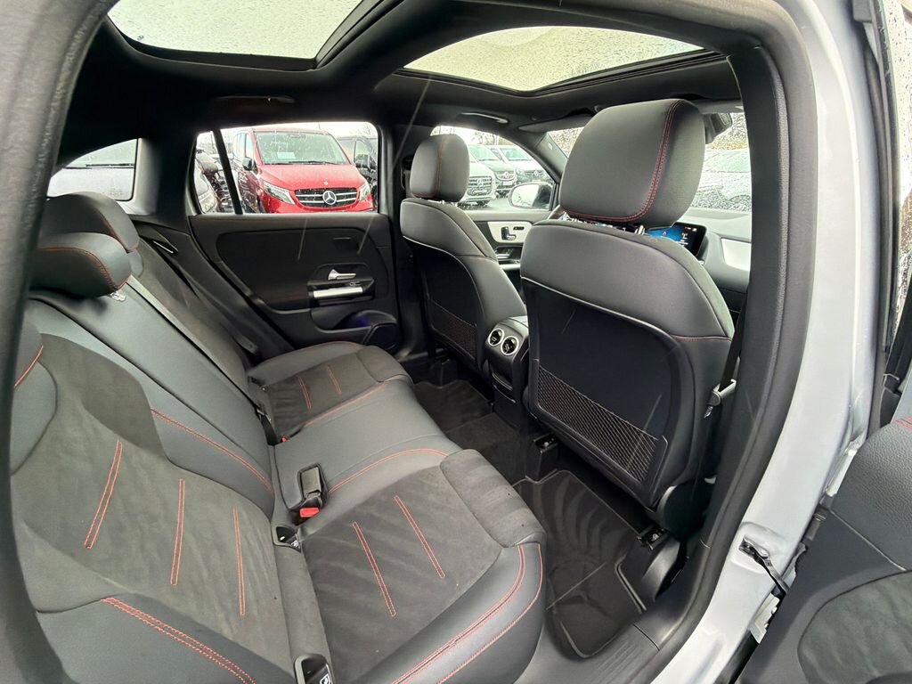 Mercedes-Benz GLA SUV / Terénní 1,3 l 160 kw