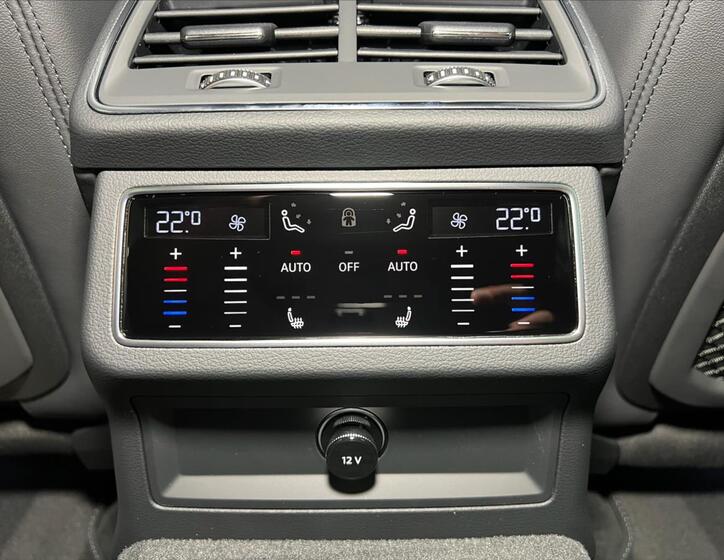 Land Rover Defender 32