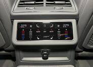 Land Rover Defender 32