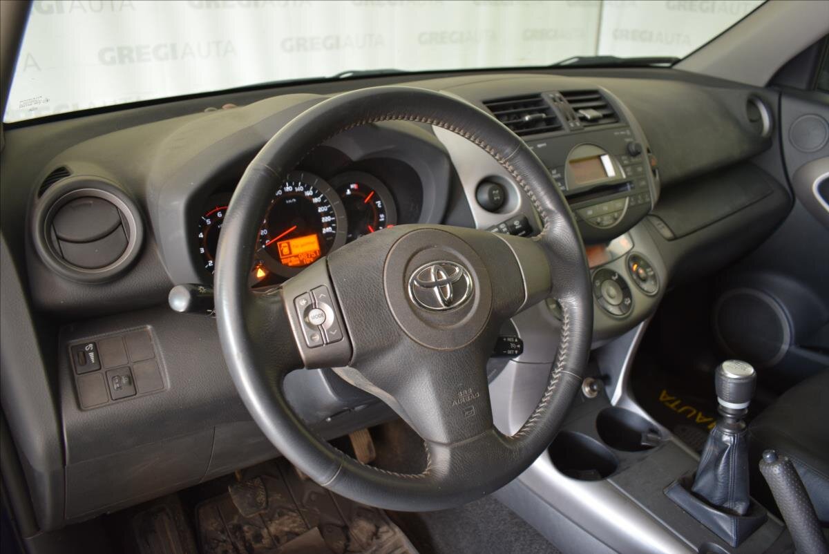 Toyota RAV4 SUV / Terénní 2,2 l 130 kw