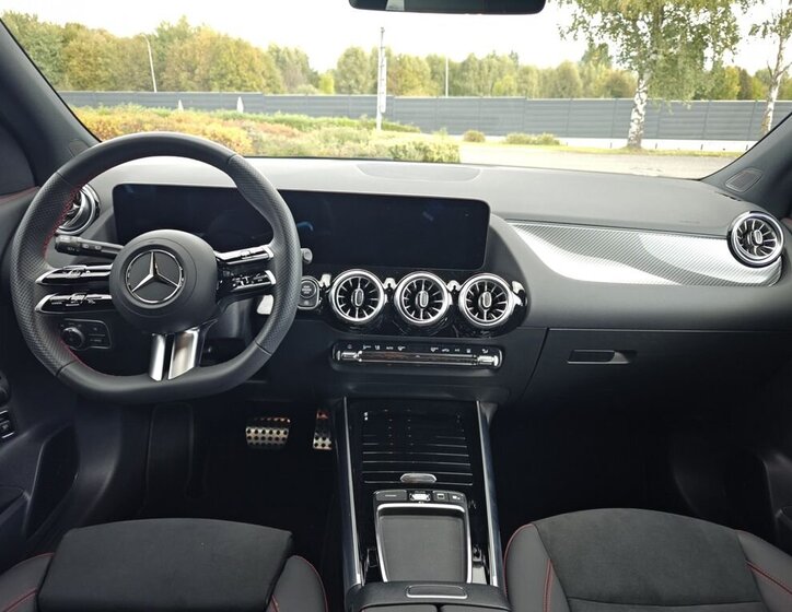 Mercedes-Benz GLA 12