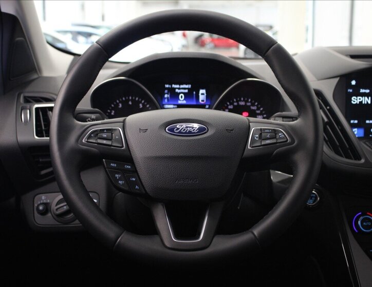 Ford Kuga SUV / Terénní 1,5 l 110 kw