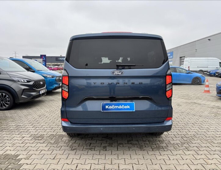 Ford Tourneo Custom 4