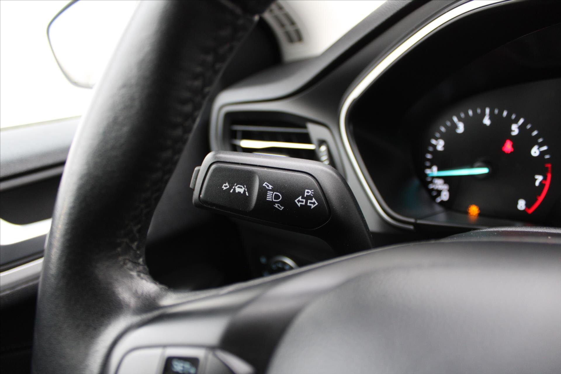 Ford Focus Kombi 999,0 74 kw