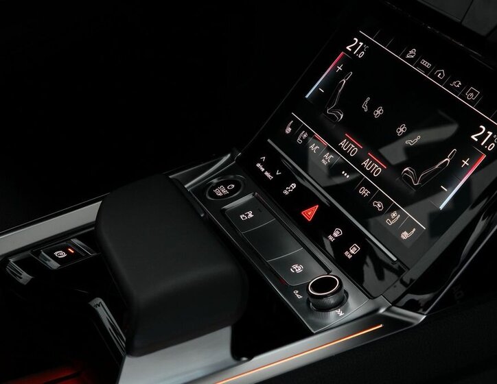 Audi e-tron SUV / Terénní 0,0 300 kw