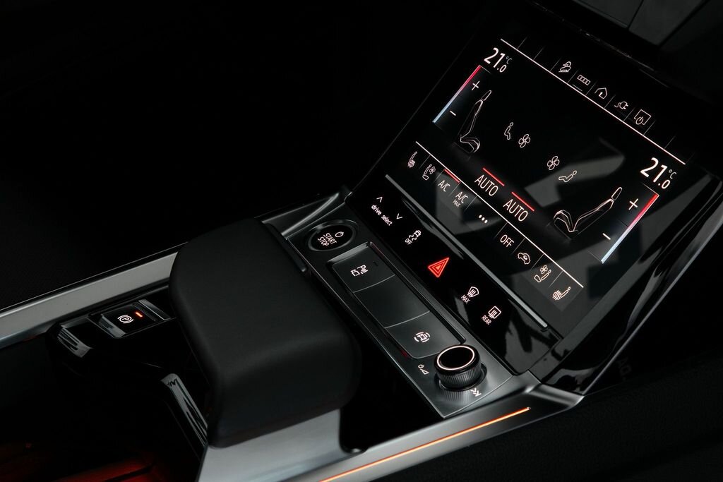 Audi e-tron SUV / Terénní 0,0 300 kw