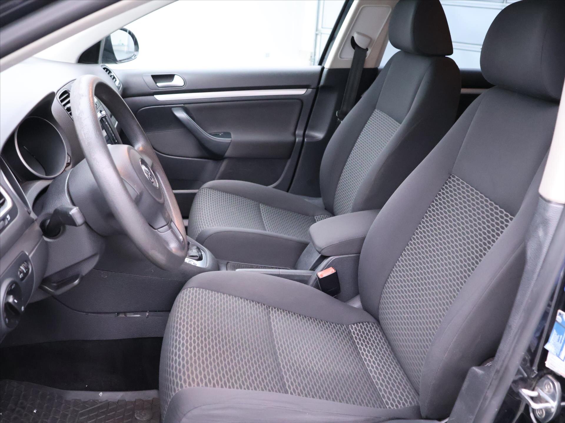 Volkswagen Golf Kombi 1,6 l 77 kw