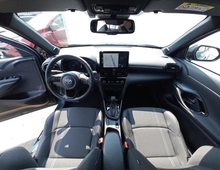 Toyota Yaris Cross 12