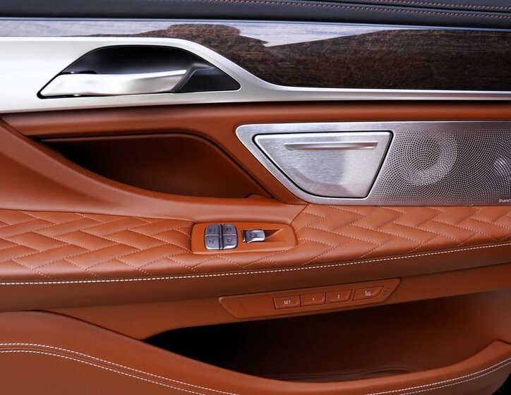 BMW Řada 7 Sedan / Limuzína 6,6 l 430 kw