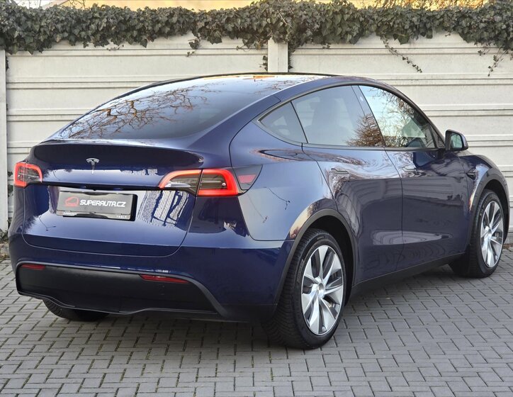 Tesla Model Y 7
