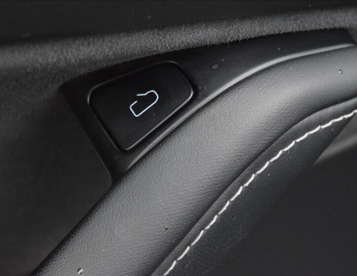 Tesla Model Y SUV / Terénní 0,0 378 kw