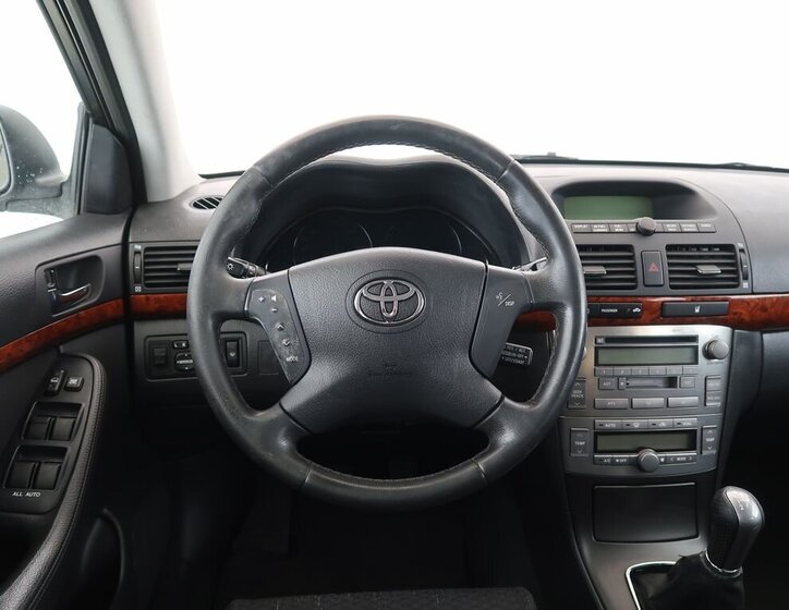 Toyota Avensis Kombi 2,0 l 108 kw