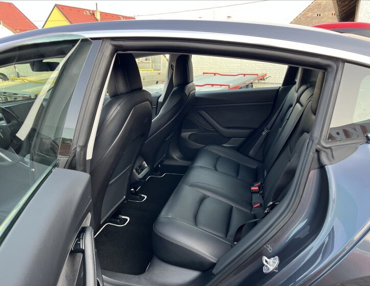 Tesla Model 3 18