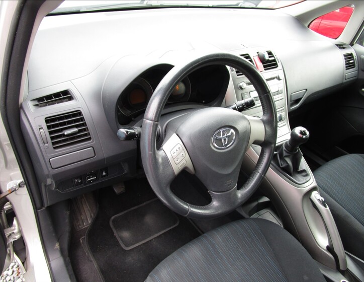 Toyota Auris 10