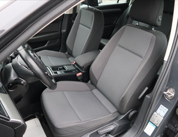 Volkswagen Passat 10