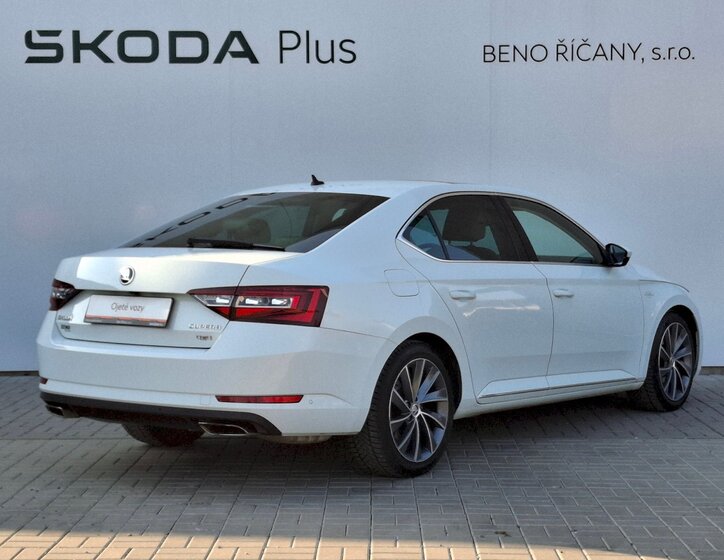Škoda Superb Sedan / Limuzína 2,0 l 206 kw