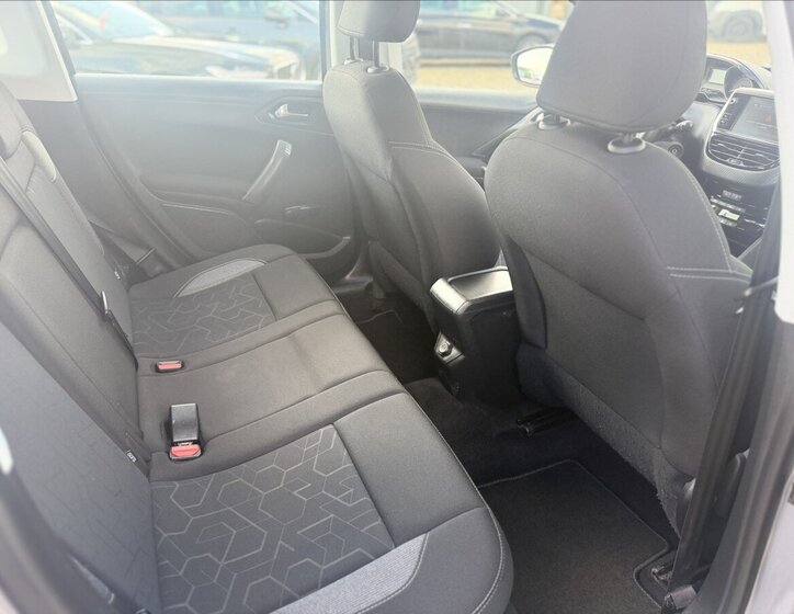 Peugeot 2008 SUV / Terénní 1,2 l 81 kw