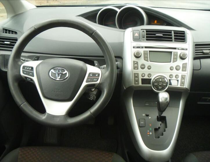 Toyota Verso 16