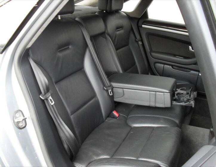 Audi A8 Sedan / Limuzína 4,2 l 257 kw