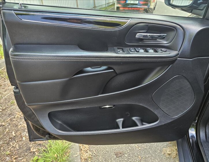 Lancia Voyager MPV 2,8 l 130 kw