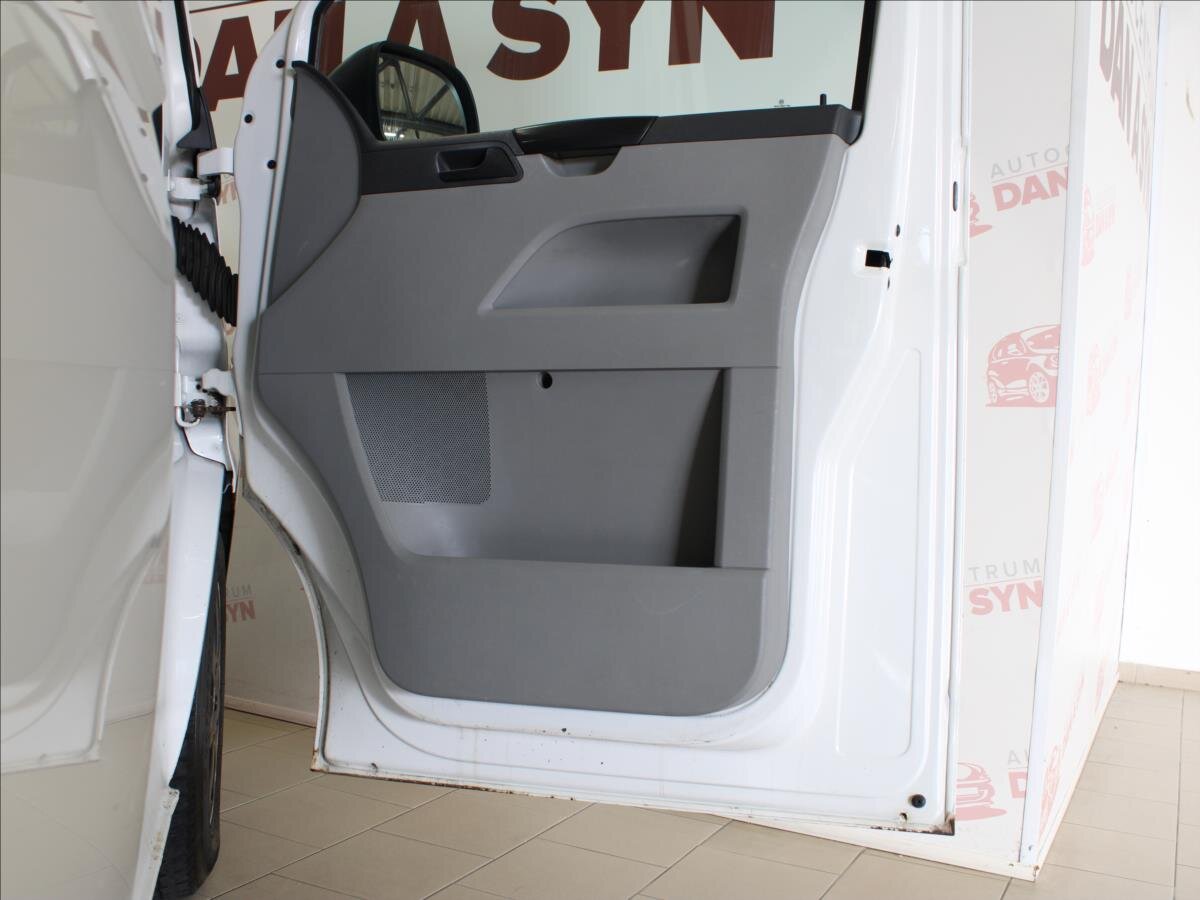 Volkswagen Transporter Kombi 2,0 l 103 kw