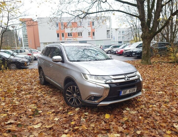 Mitsubishi Outlander 1