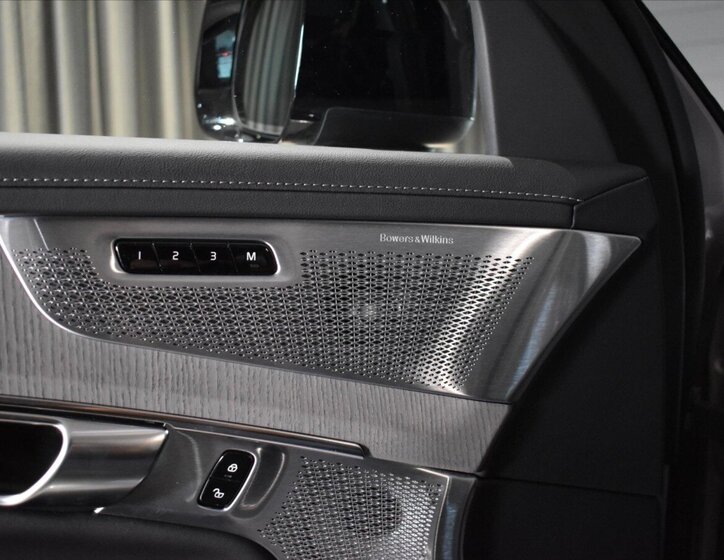 Volvo XC90 SUV / Terénní 2,0 l 228 kw