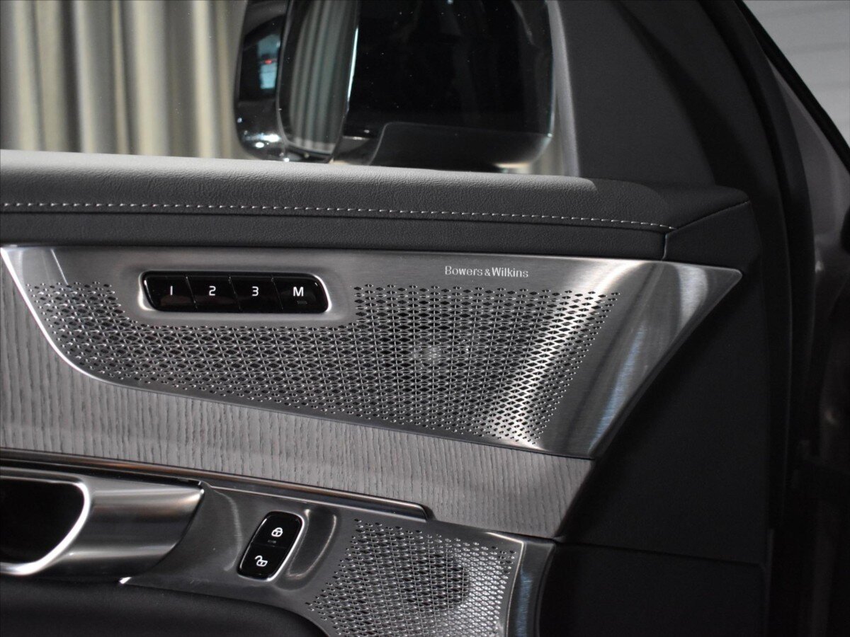 Volvo XC90 SUV / Terénní 2,0 l 228 kw